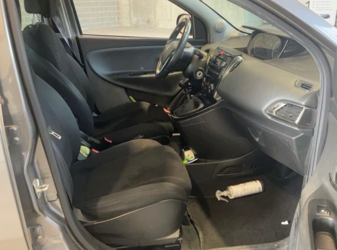 Lancia Ypsilon 1.2 69 CV 5 porte Gold-Km 87700–