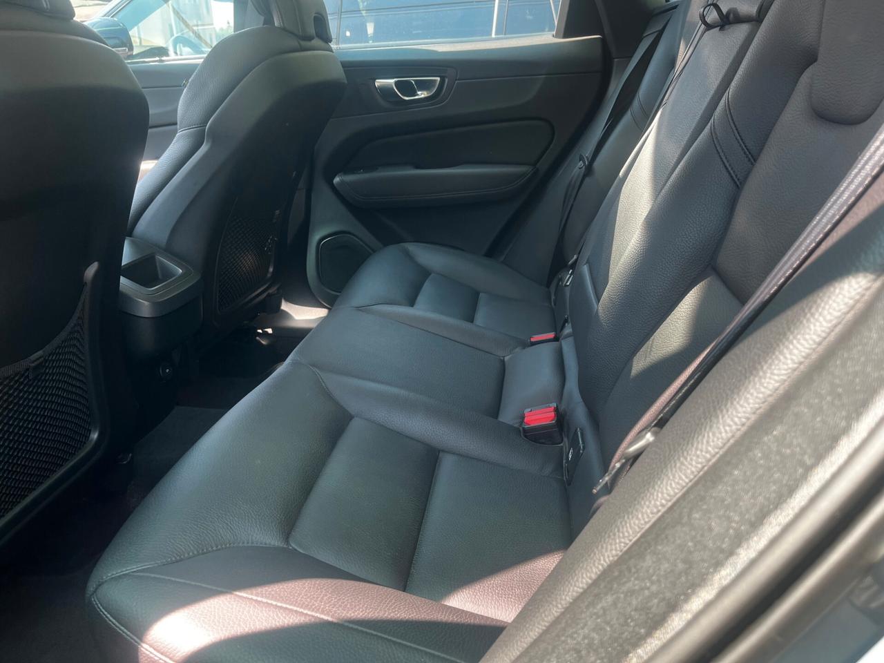 Volvo XC 60 XC60 B4 (d) AWD Geartronic Momentum Pro