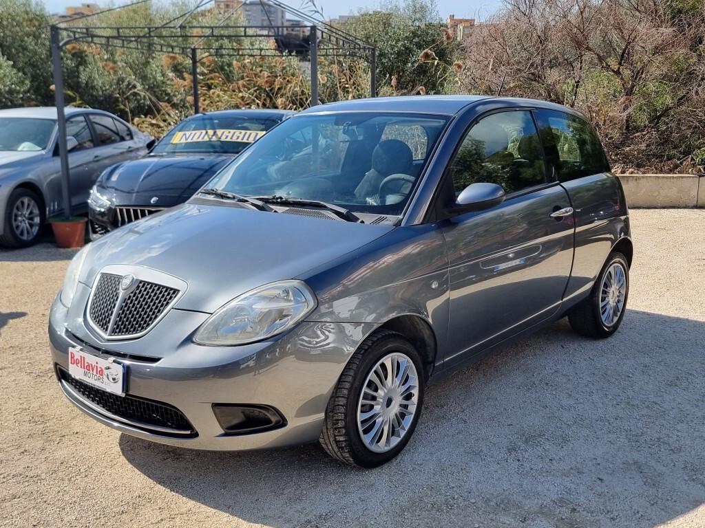 Lancia Ypsilon 1.3 MJT 90 CV Oro