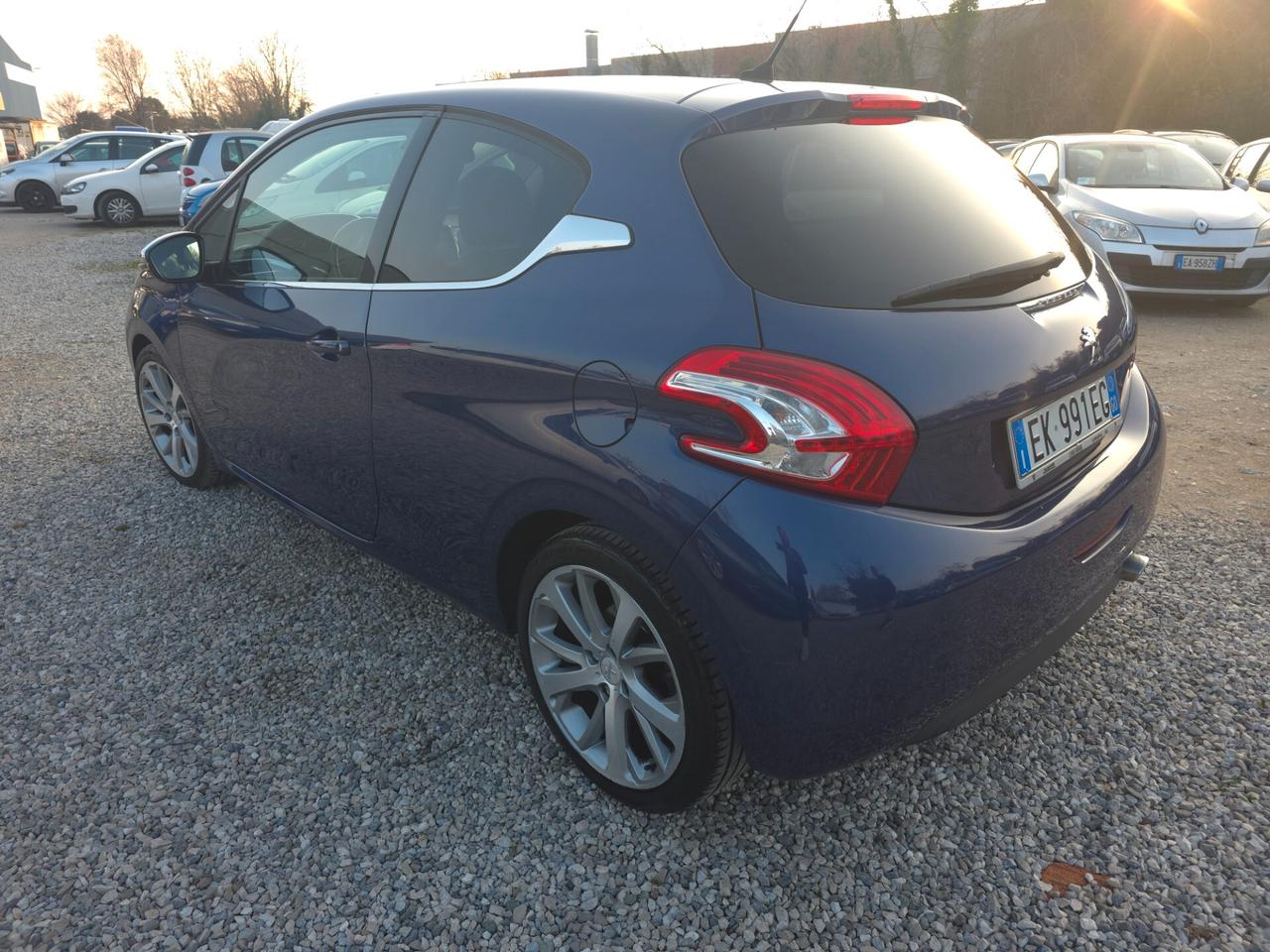 Peugeot 208 1.6 e-HDi 92 CV Stop&Start 3 porte Allure
