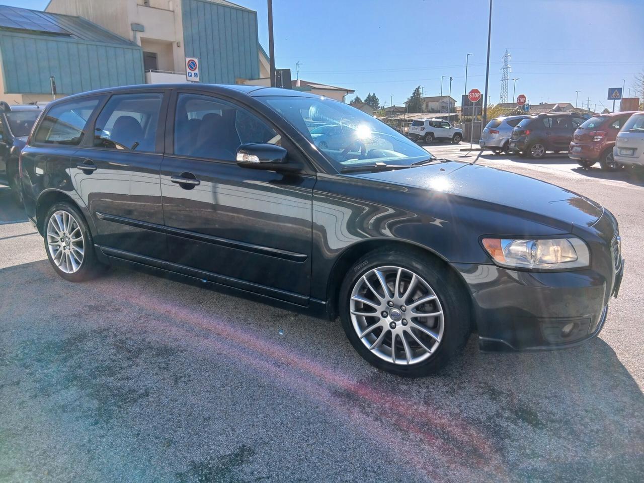 Volvo V50 2.0 D cat Momentum in pronta consegna