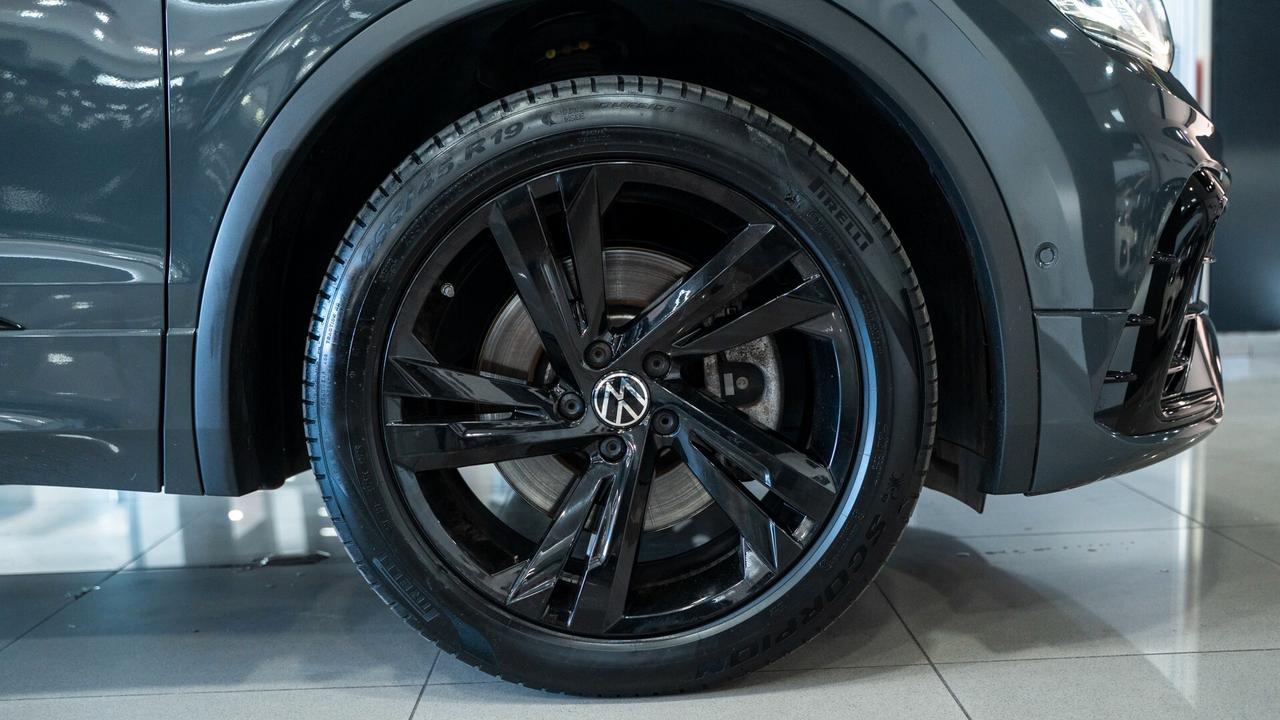 Volkswagen Tiguan 2.0 TDI 200 CV 2 X R LINE DSG 4MOTION SCR TETTO VIRTUAL CKT PACK LUCI XENO FULL OP