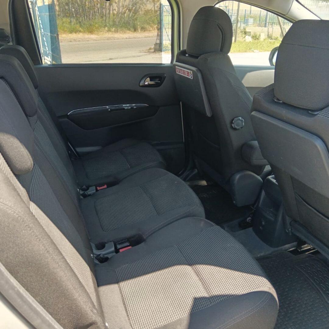 Peugeot 5008 1.6 HDi 112CV Premium *7 POSTI*
