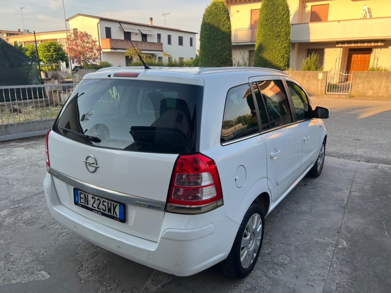 Opel Zafira 1.6 TURBO METANO 2029 7 POSTI 2013