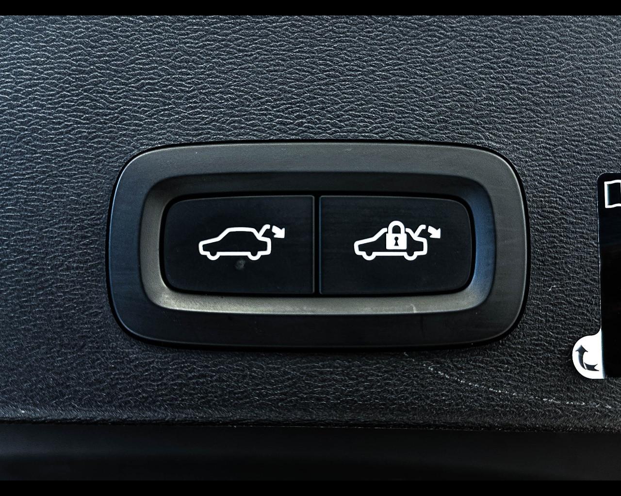 VOLVO - XC40 T3 Momentum Pro