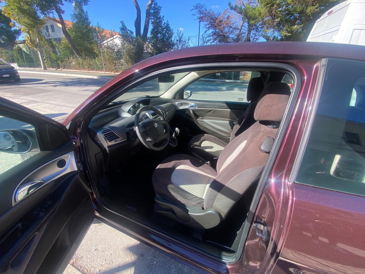 Lancia Ypsilon 1.3 MJT 75 CV Modamilano