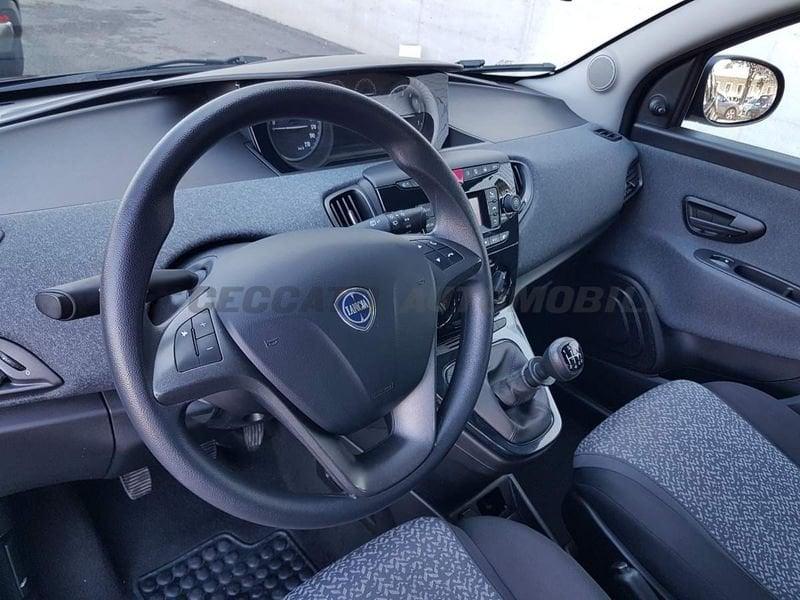 Lancia Ypsilon Ypsilon 1.0 firefly hybrid Silver s&s 70cv 5p.ti