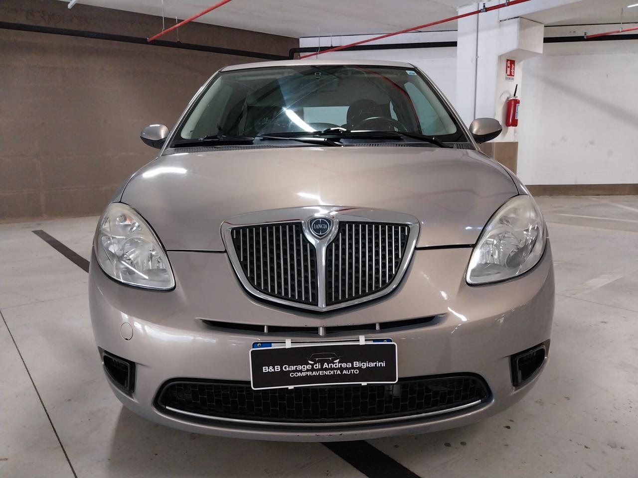 Lancia Ypsilon 1.3 MJT 75 CV VERSUS automativa - ok neopatentati