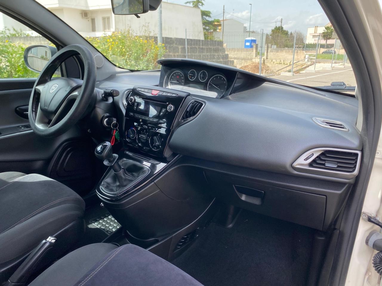 Lancia Ypsilon 1.2 69 CV Unyca