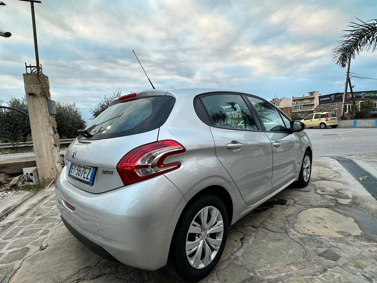 Peugeot 208 BlueHDi 100 5 porte GT Line