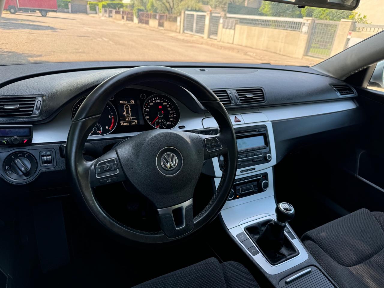 Volkswagen Passat 1.6 TDI DPF Comf. BlueM. Tech.