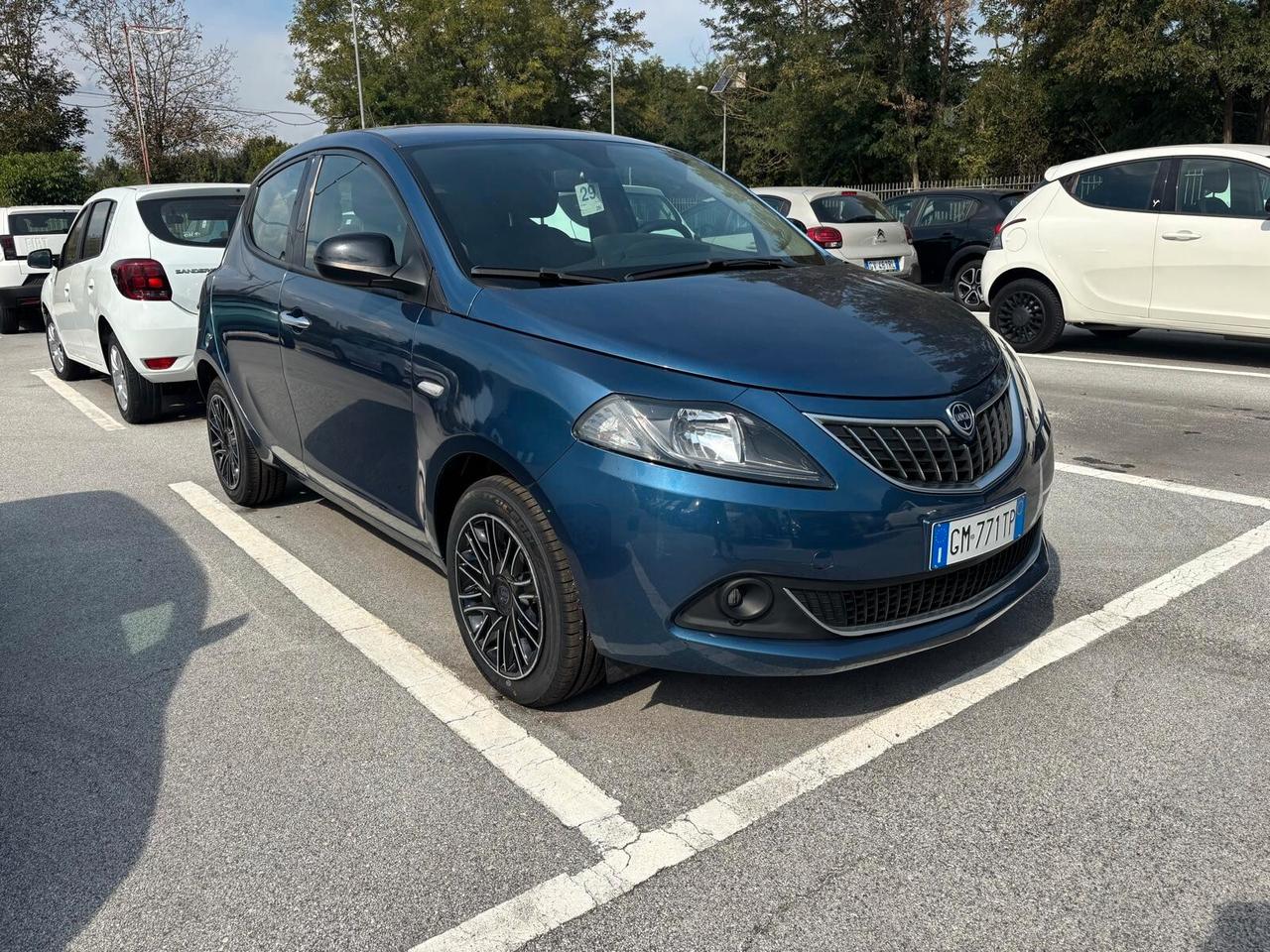 Lancia Ypsilon GOLD 1.0 HYBRID 5 porte - 2023
