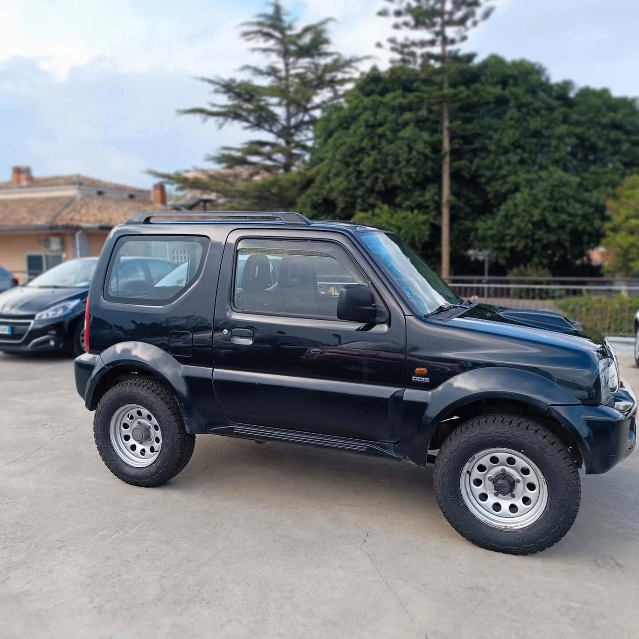 Suzuki Jimny 1.5 DDiS INTROVABILE PARI CARATTERISTICHE