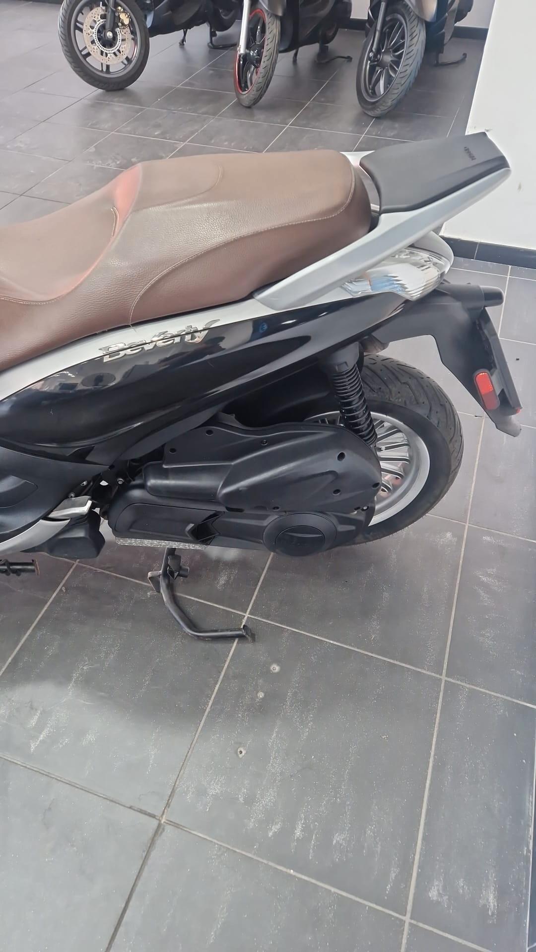 Piaggio Beverly 300 BASE