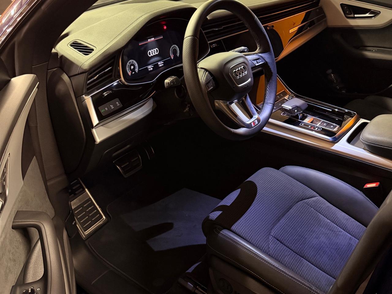 PAZZESCA AUDI Q8 S-LINE MILD-HYBRID CON SOLI 17.621 KM