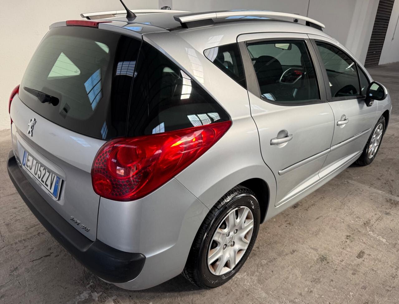 Peugeot 207 1.6 HDi 92Cv Station Wagon - 2011