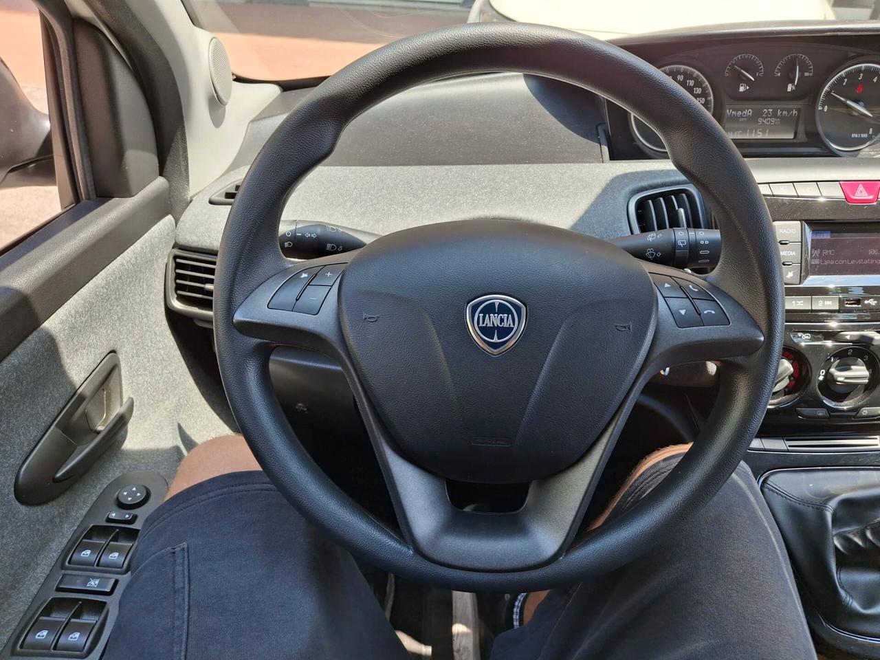 Lancia Ypsilon 1.0 FireFly 5 porte S&S Hybrid Ecochic Silver