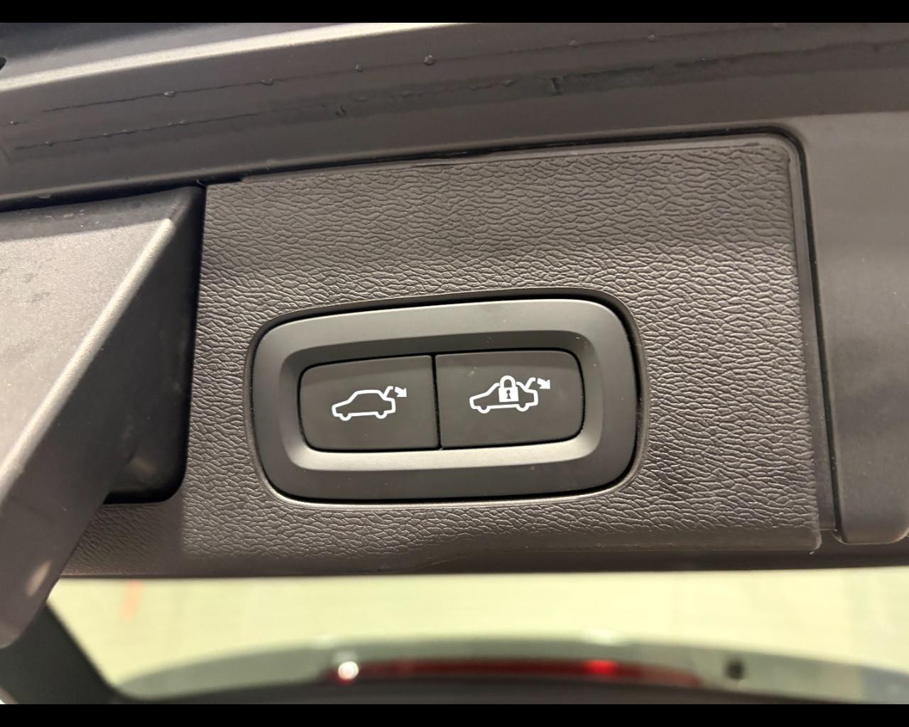 VOLVO XC60 T6 PHEV PLUS DARK AWD AUTO