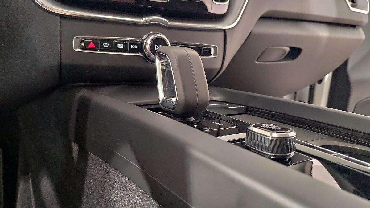 VOLVO Xc60 B4 Mild Hybrid (D) Awd Geartronic Momentum Pro