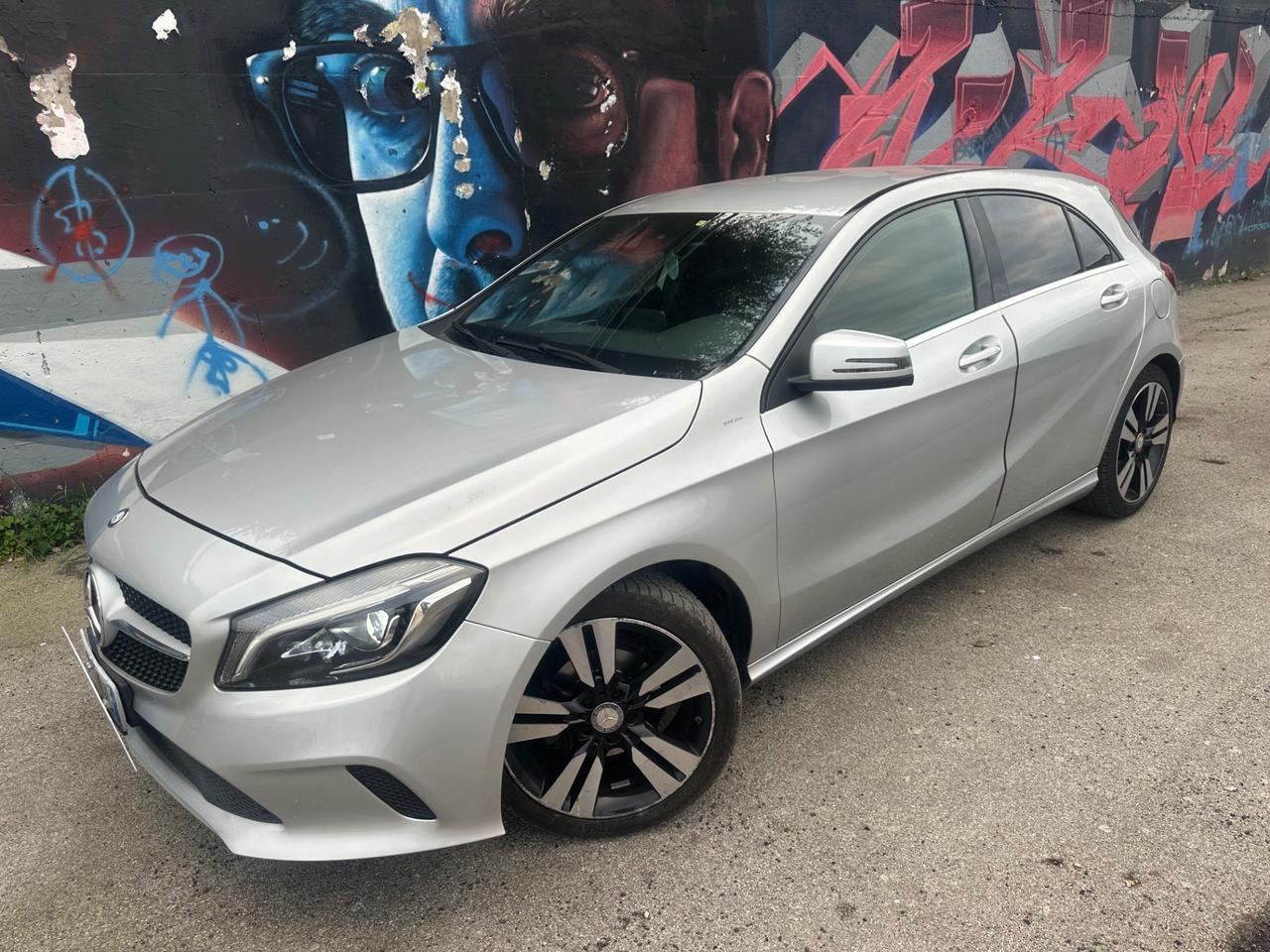 MERCEDES A180 CDI AUTOM/NAVI/LED/F1