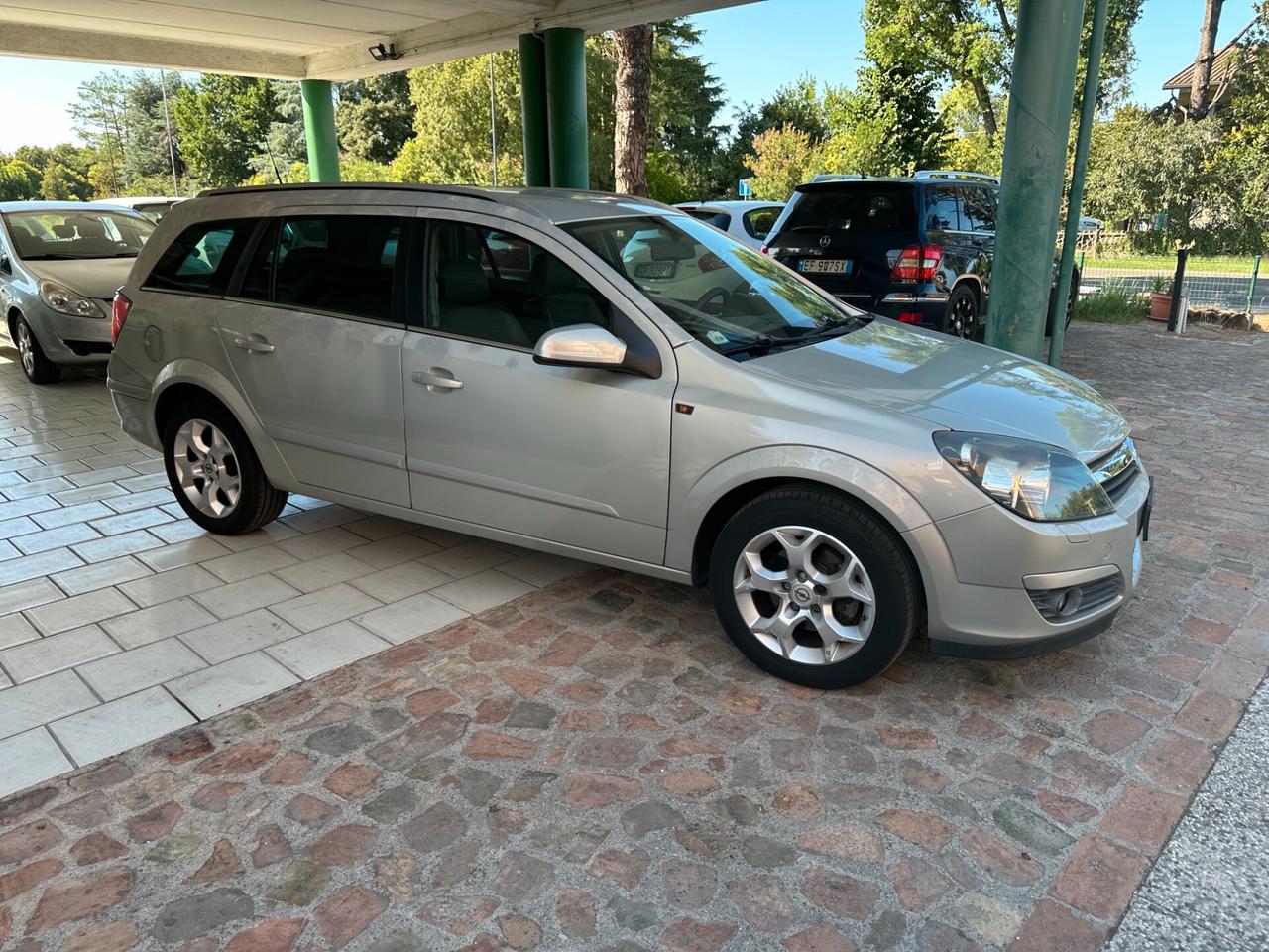 Opel Astra 1.6 16V Twinport Station Wagon Cosmo