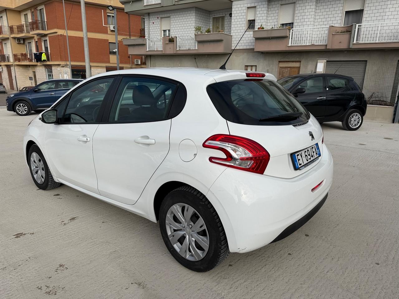 Peugeot 208 1.4 HDi 68 CV AUTOCARRO 5 POSTI