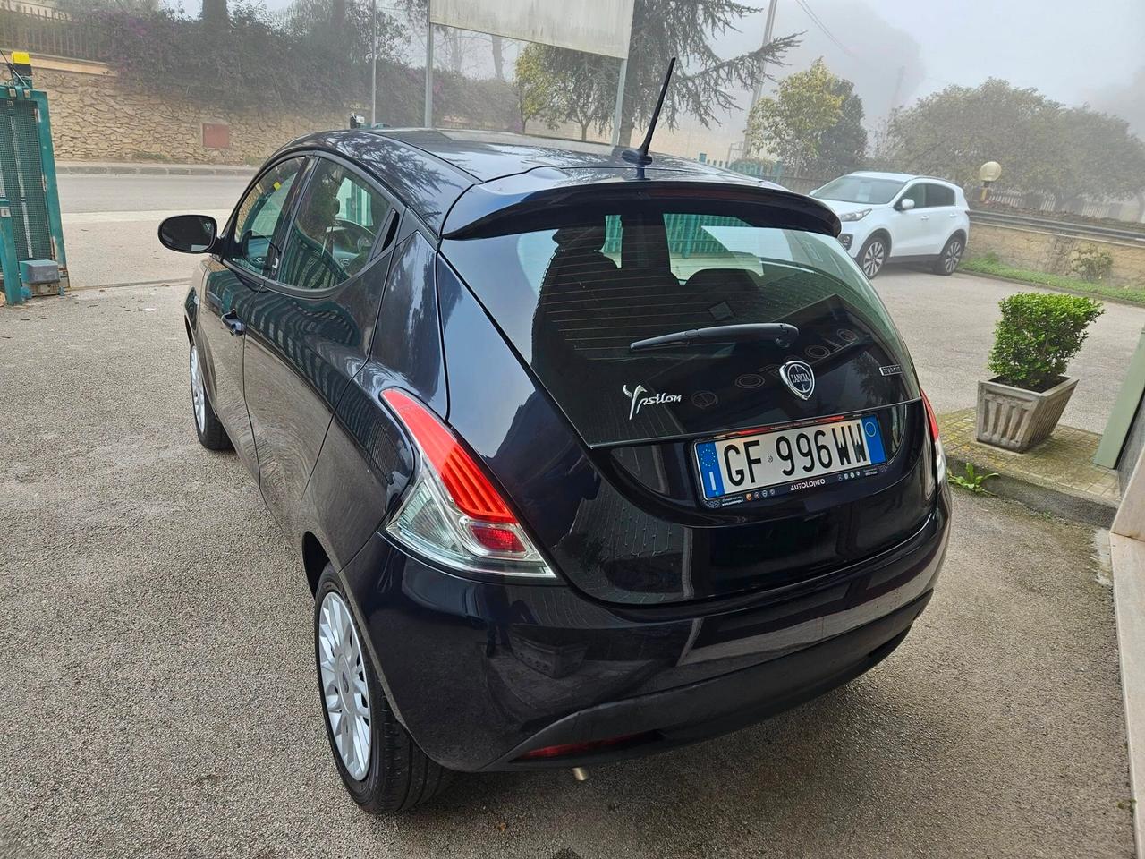 Lancia Ypsilon 1.0 FireFly 5 porte S&S Hybrid Ecochic Gold