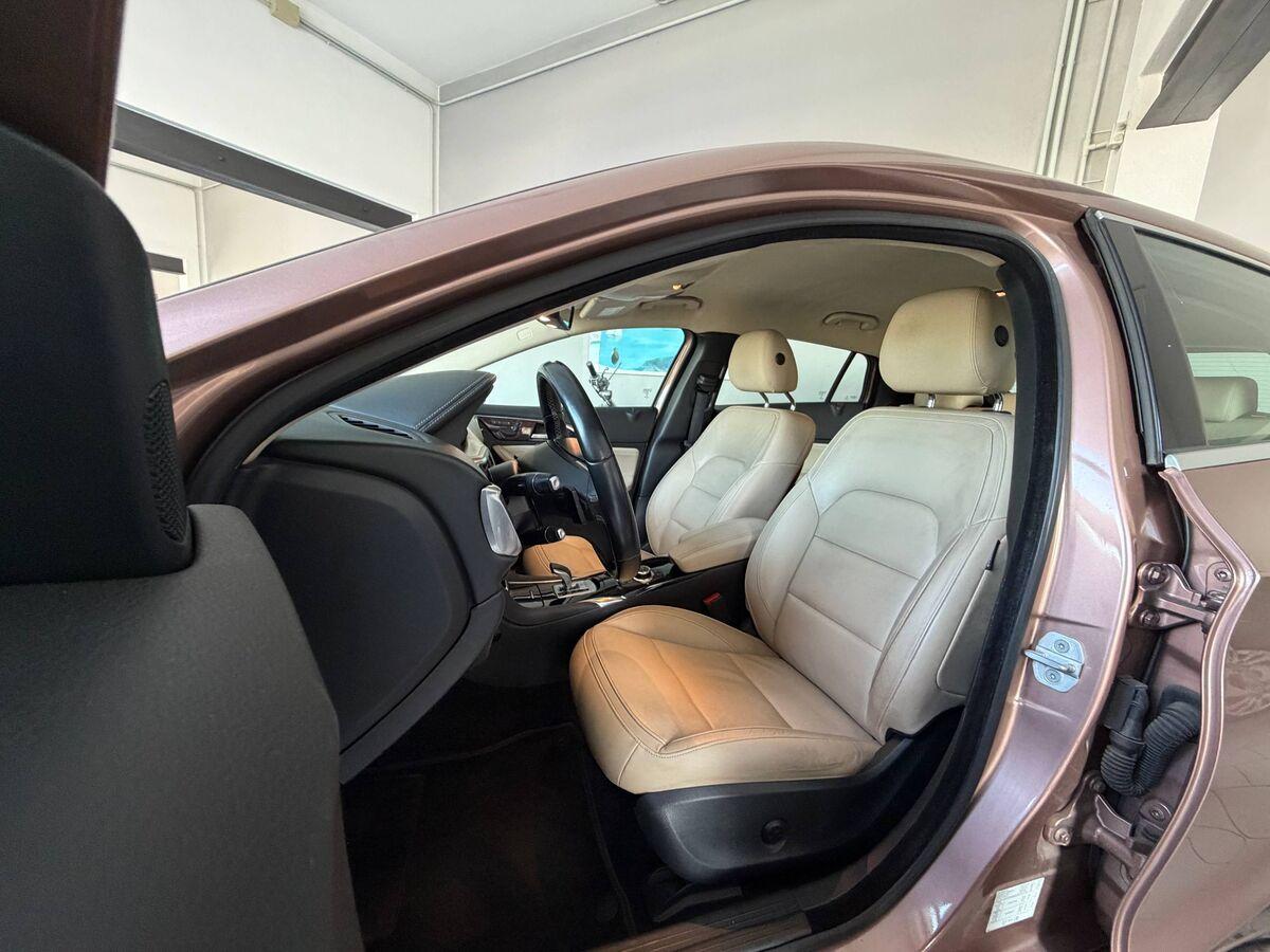 Infiniti Q30 2.2d Premium Tech Gallery White awd 170cv dct