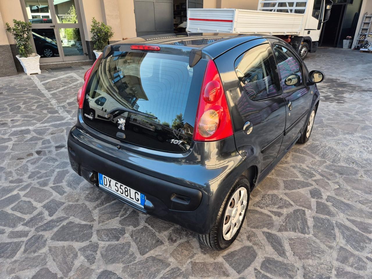 Peugeot 107 1.0 68CV 5p. Sweet Years