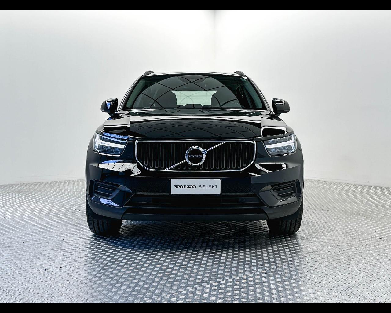 VOLVO XC40 T2 Momentum Core