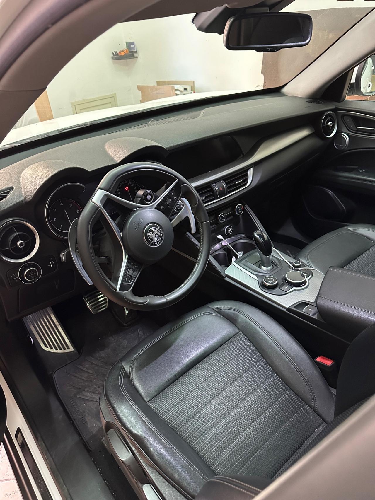 Alfa Romeo Stelvio 2.2 Turbodiesel 180 CV AT8 Q4 Business
