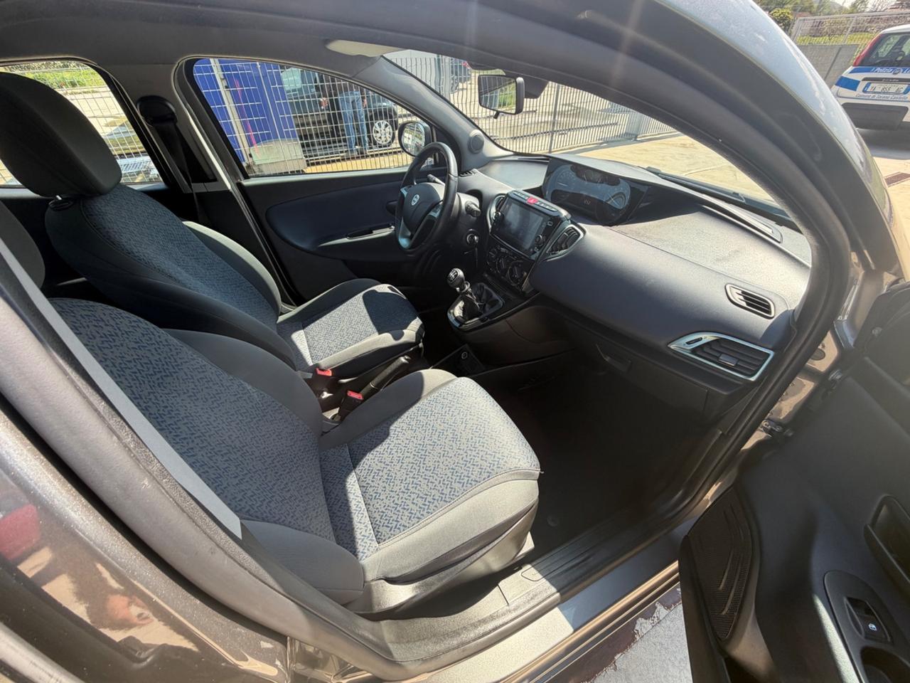 Lancia Ypsilon 1.0 FireFly 5 porte S&S Hybrid Gold