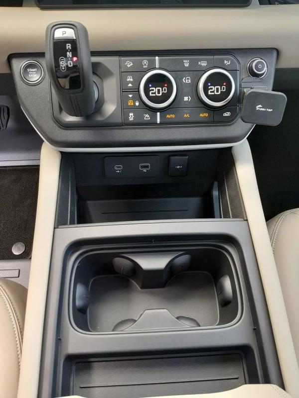 Land Rover Defender 3.0D I6 250 110 SE AWD auto.