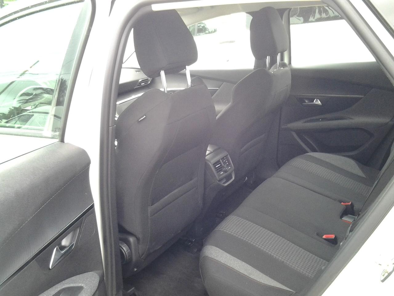 Peugeot 3008 BlueHDi 130EAT8 Business 10/2021