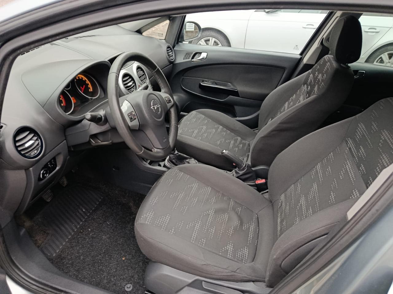 Opel Corsa 1.2 5 porte Club