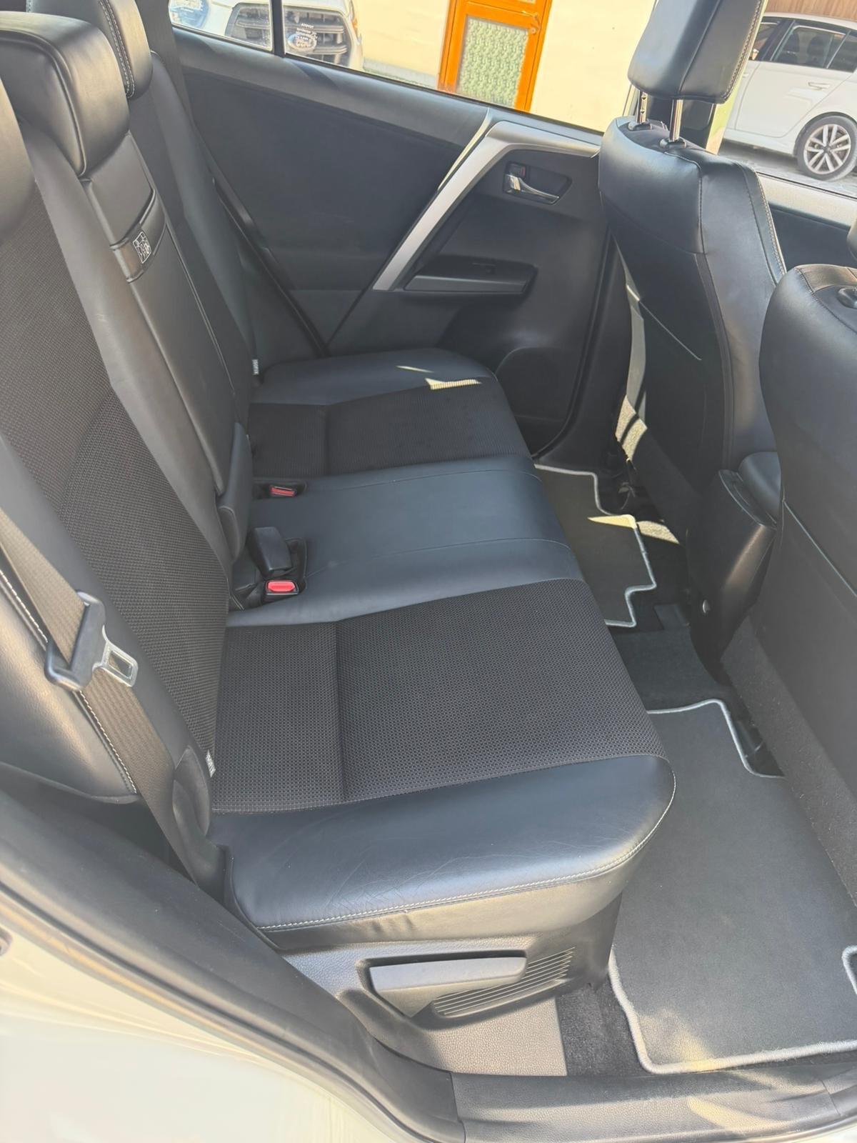 Toyota RAV 4 2.5 Hybrid 2WD Lounge