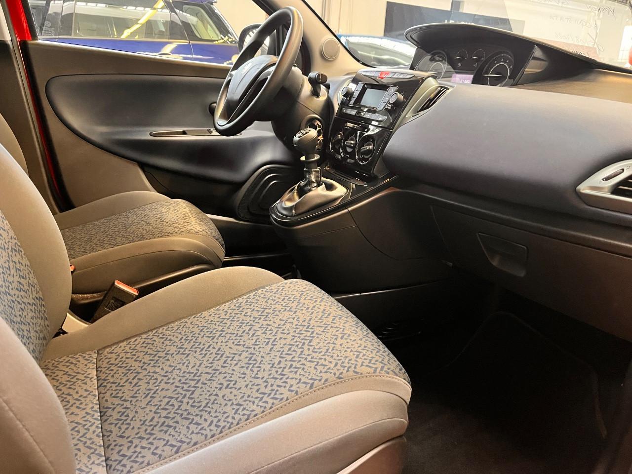 Lancia Ypsilon 1.0 FireFly 70cv Hybrid Oro