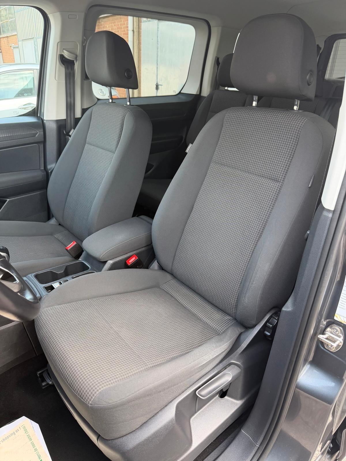 Volkswagen Caddy Pianale Ribassato 2.0 TDI 102 CV Space Maxi 7 POSTI DUE PORTIERE SCORREVOLI