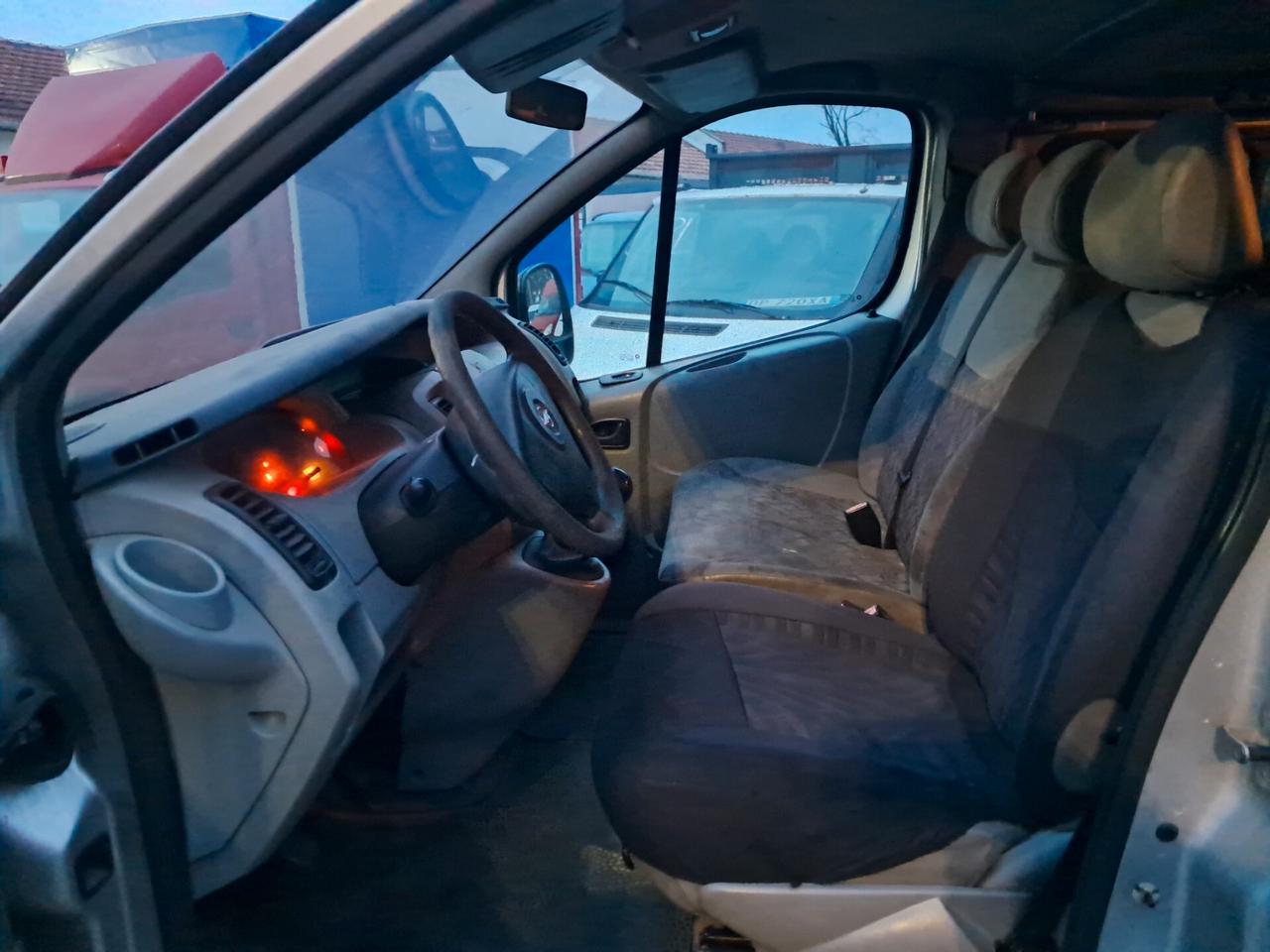 VIVARO 6 POSTI AUTOCARRO