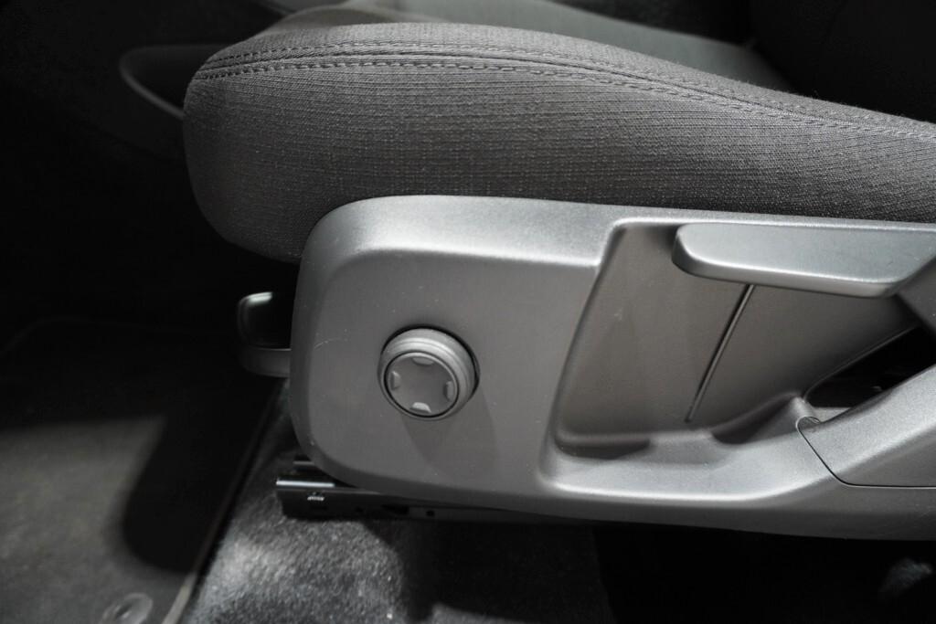 VOLVO XC40 1.5 T2 129CV 6M. ESSENTIAL ( FARI LED - COCKPIT - CRUISE - NAVI - MIRROR - SENSORI POST. - TELECAMERA POST. - CERCHI 17 )
