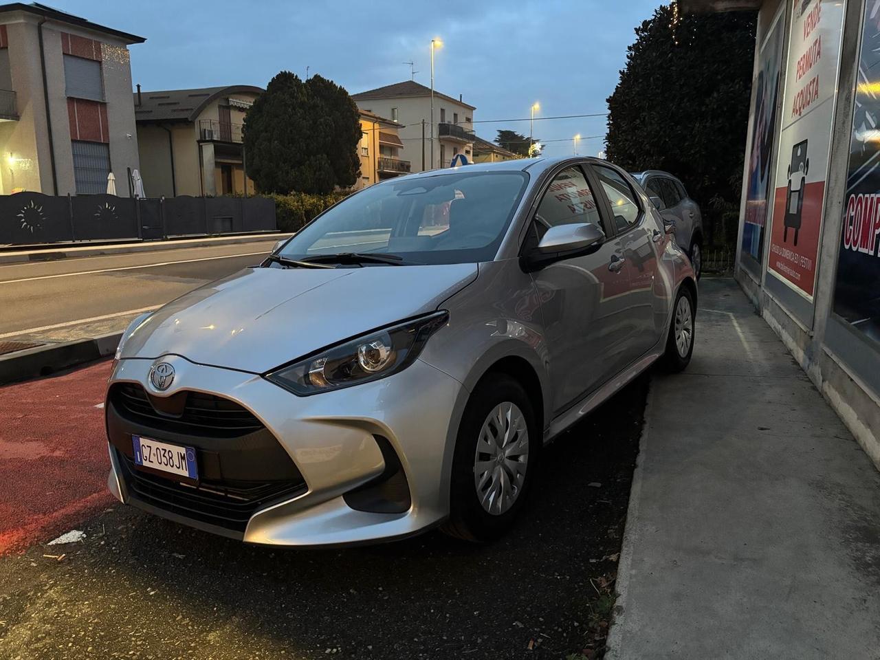 Toyota Yaris 1.5 Hybrid 5 porte Active