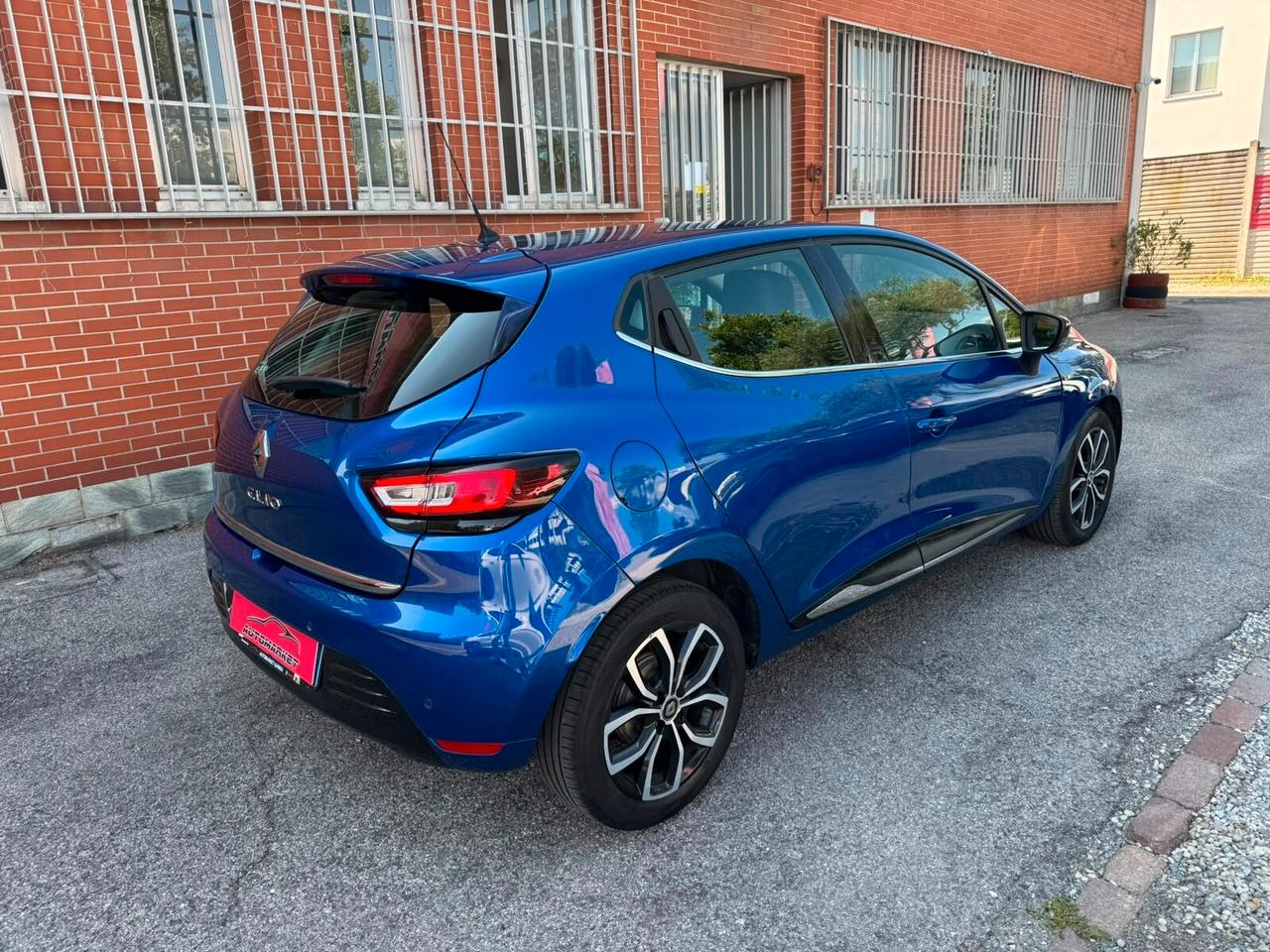 Renault Clio 0.9 TCe 90CV Moschino Intens