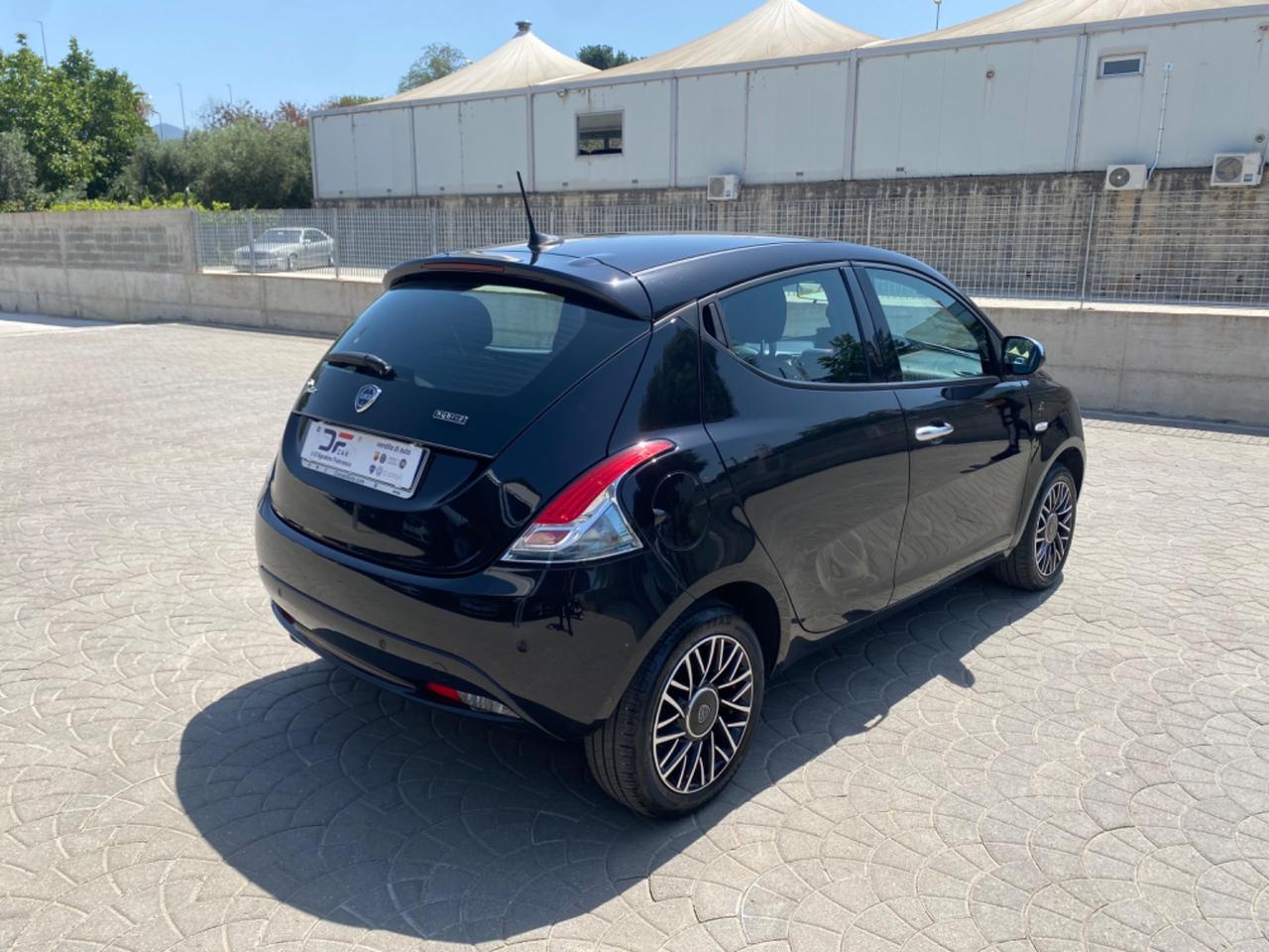 Lancia Ypsilon 1.0 FireFly 5 porte S&S Hybrid Alberta Ferretti