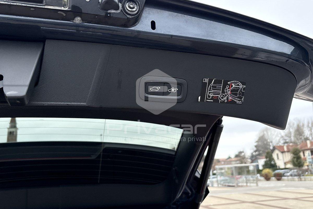 VOLVO XC40 B4 AWD Geartronic Momentum Pro