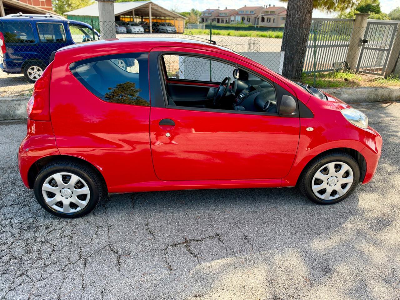 Peugeot 107 1.0 benzina neopatentati uniproprietà