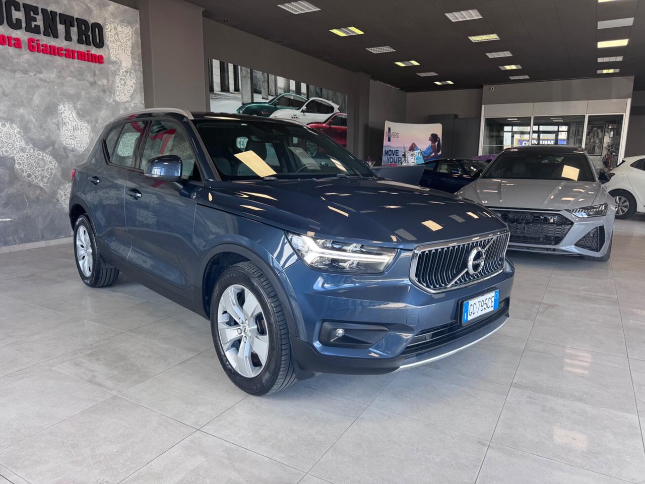 VOLVO XC40 D3 R DESIGN MOMENTUM MY2020