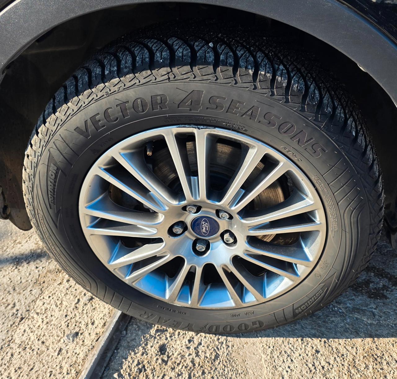 Ford Kuga 2.0 TDCI 140 CV 4WD Powershift Titanium