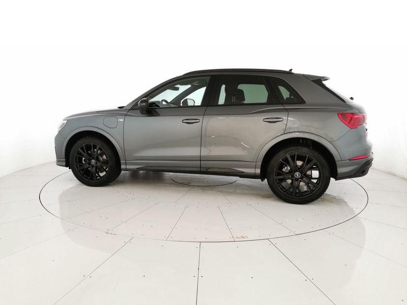 Audi Q3 45 1.4 tfsi e Identity Black s-tronic