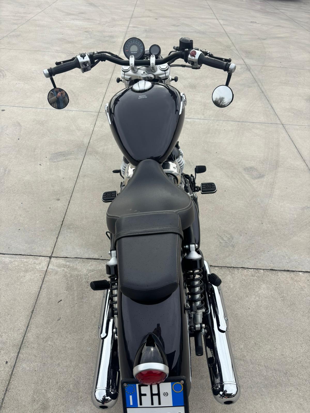 Royal Enfield Super Meteor 650 - 2024