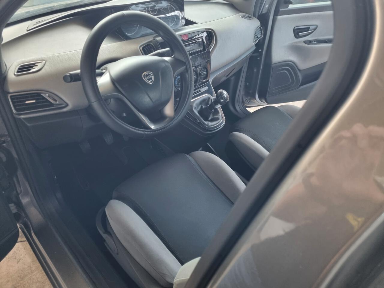 Lancia Ypsilon 1.2 69 CV 5 porte S&S Platinum, Garanzia
